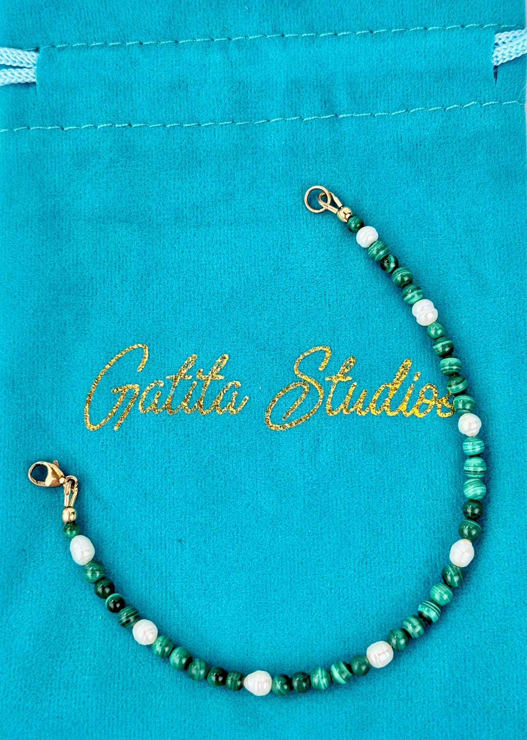 Malachite bracelet with freshwater pearls