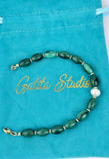 Malachite bracelet with centered pearl